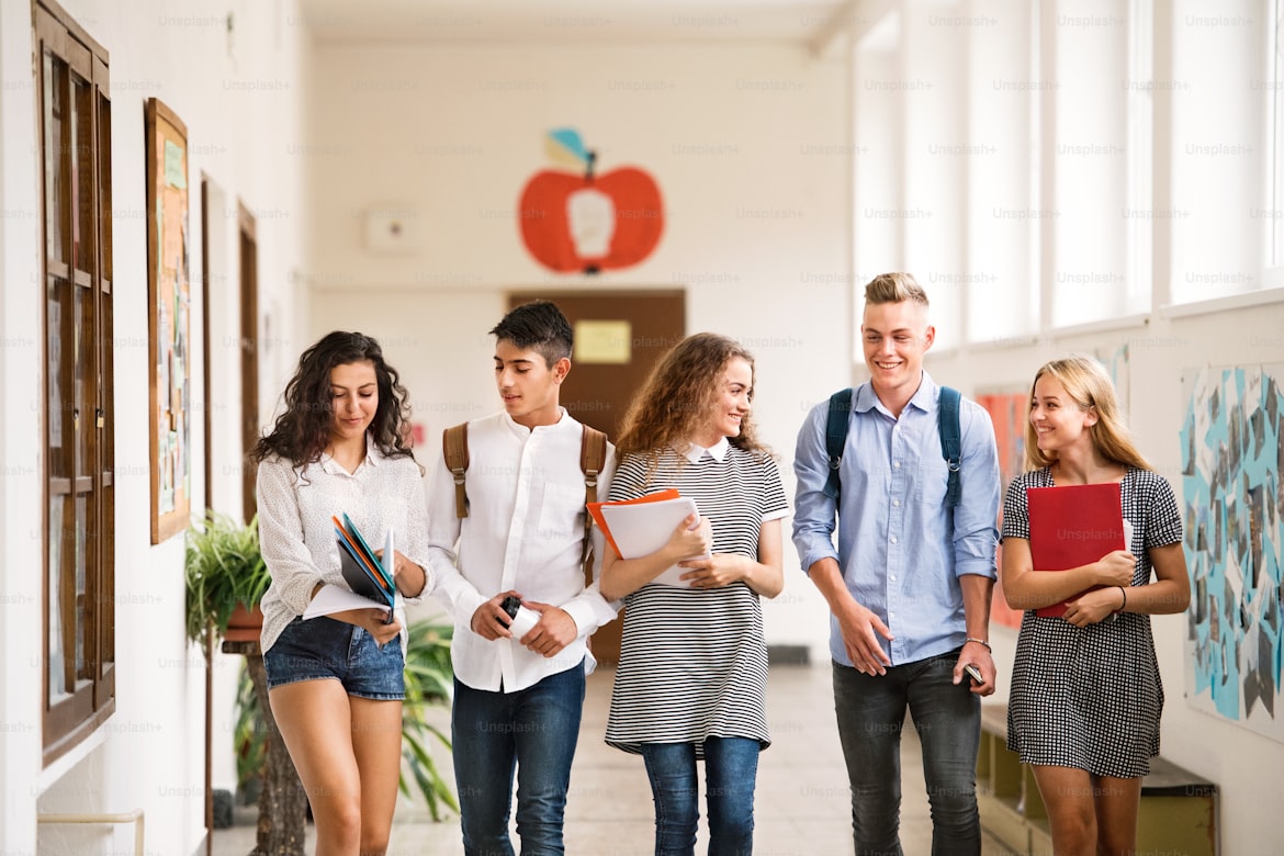 pochette téléphone lycée personnalisée logo établissement